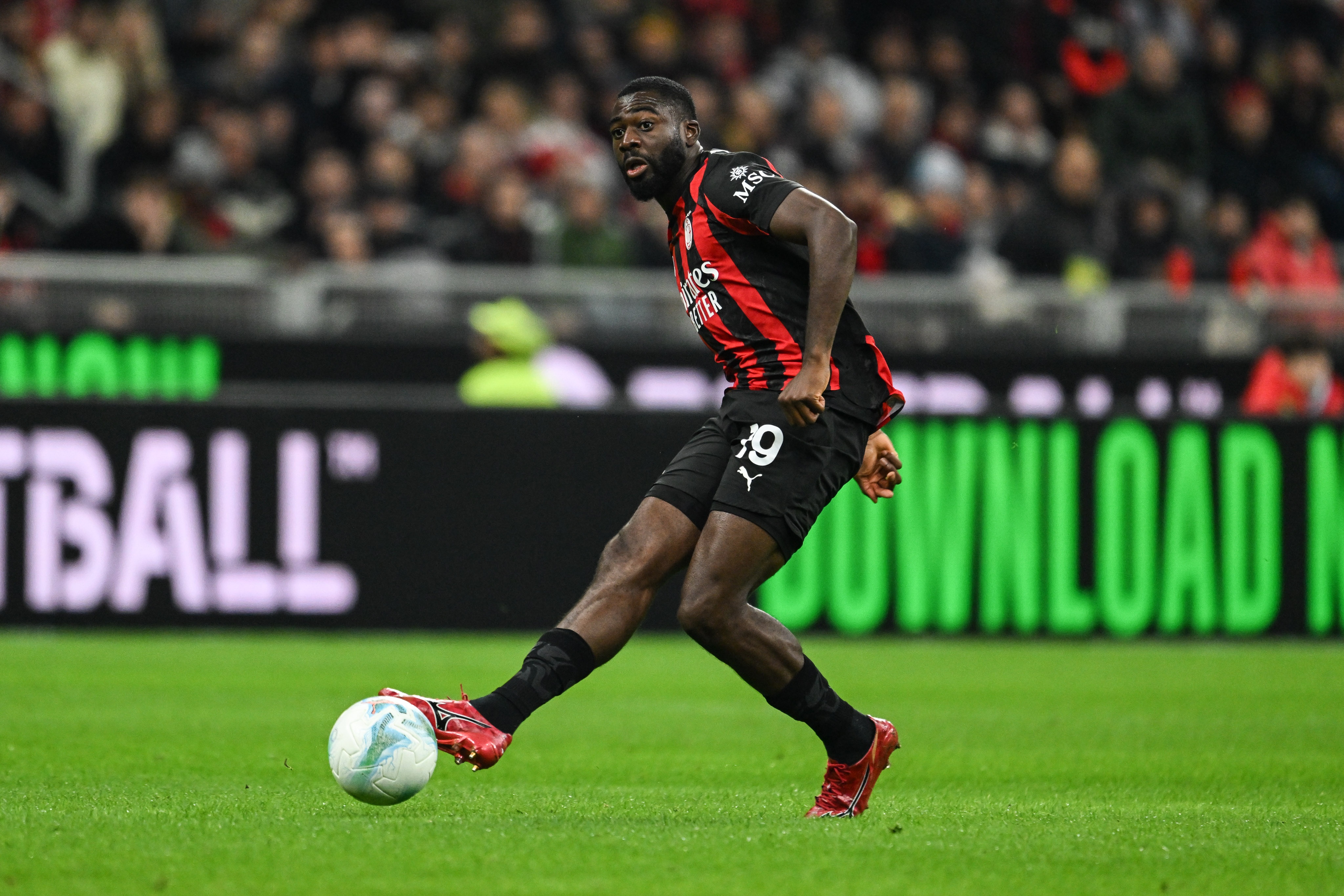 NBA直播-和莱奥并列队内榜首！加盟米兰后，福法纳各项赛事共送出13次助攻